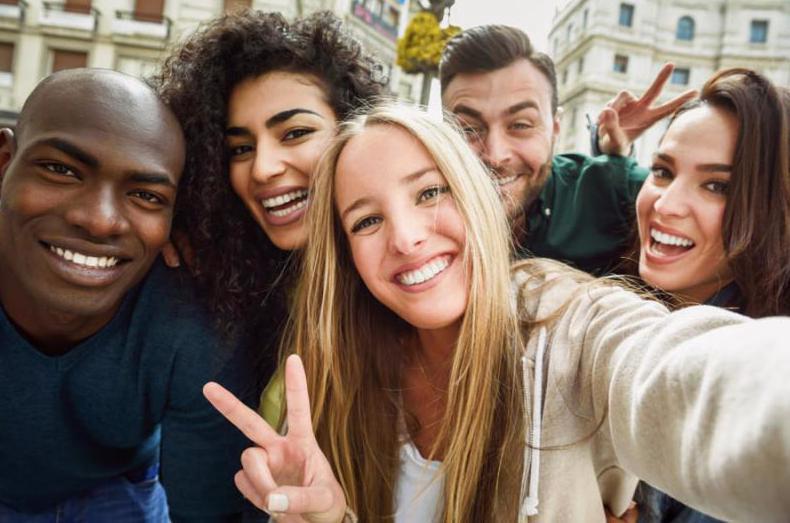 Jakie atrakcje czekają na członków klubu turystycznego liceum ogólnokształcącego?