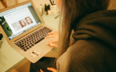 Etykieta online – bezpieczne korzystanie z mediów społecznościowych